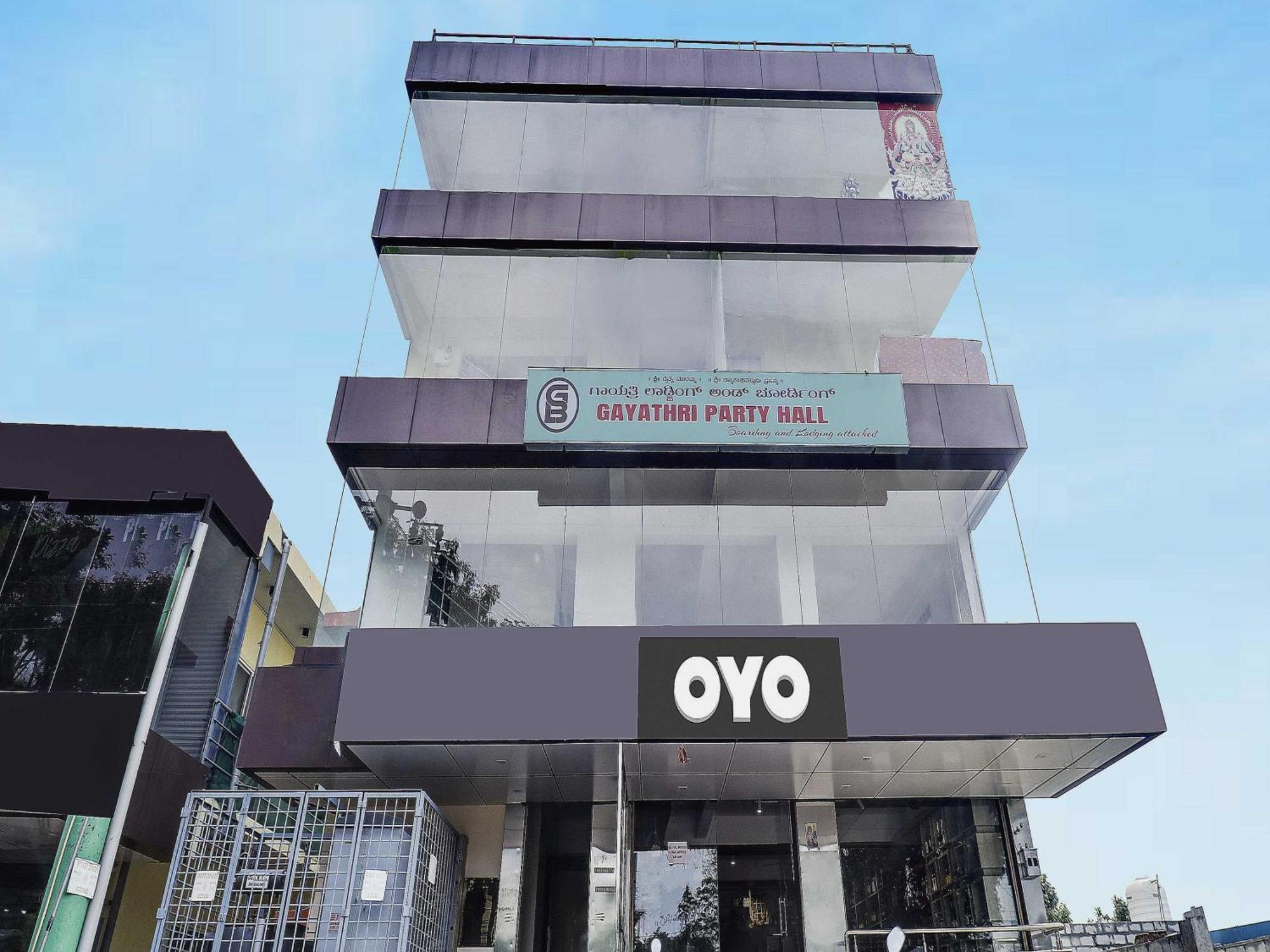 Oyo Flagship Gayathri Lodging & Boarding Hotel Bangalore Exterior foto